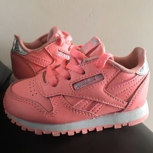 Gently Worn Infant Reeboks Size 4 in Coral/Sparkle